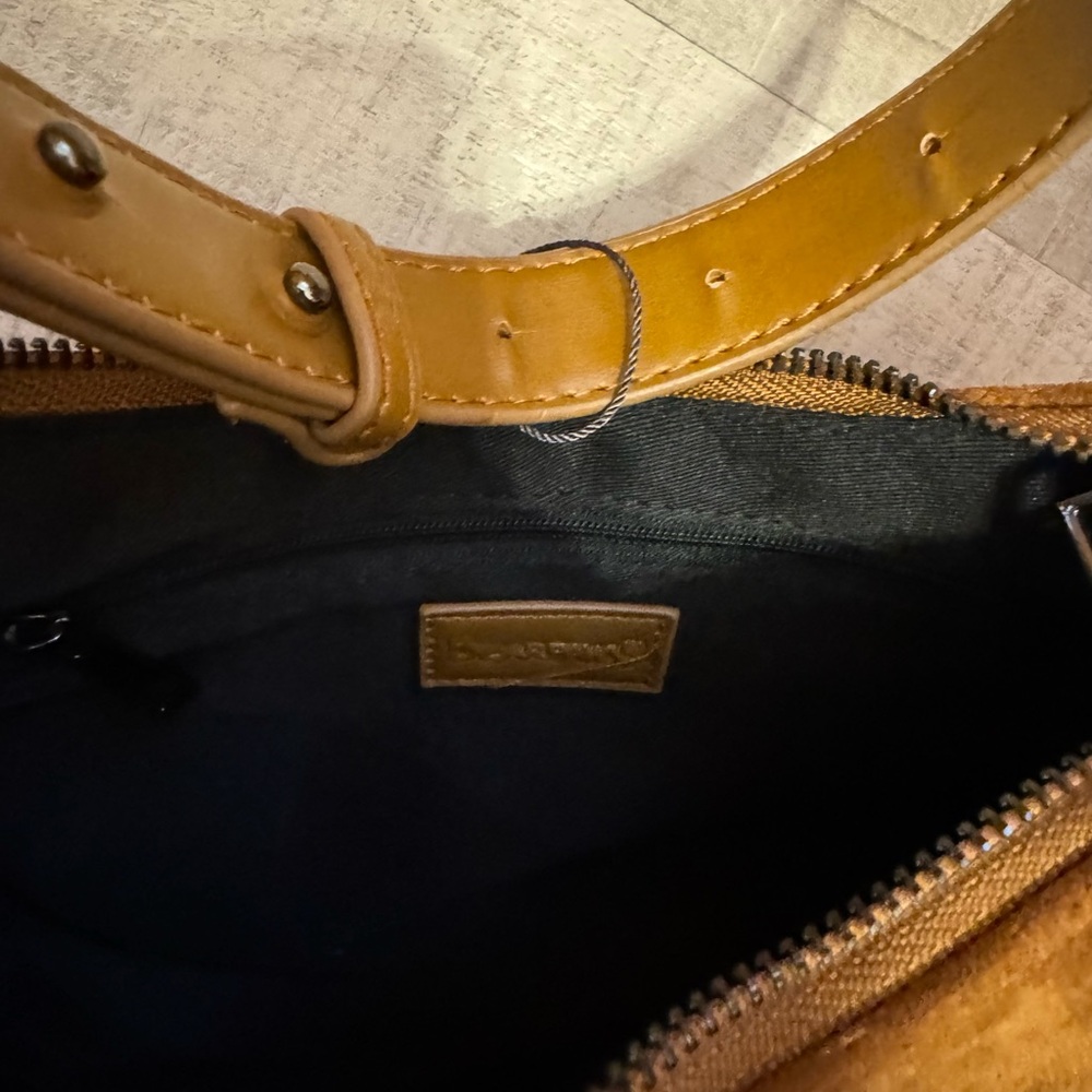 Women’s BEARPAW Suede Hobo Purse - Picture 5 of 5